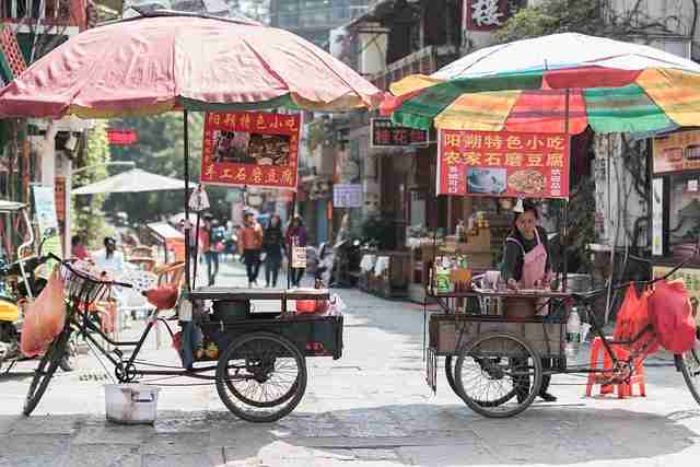 onlyfnas官网视觉表达研究｜流量来源多维度分析风格日渐多元